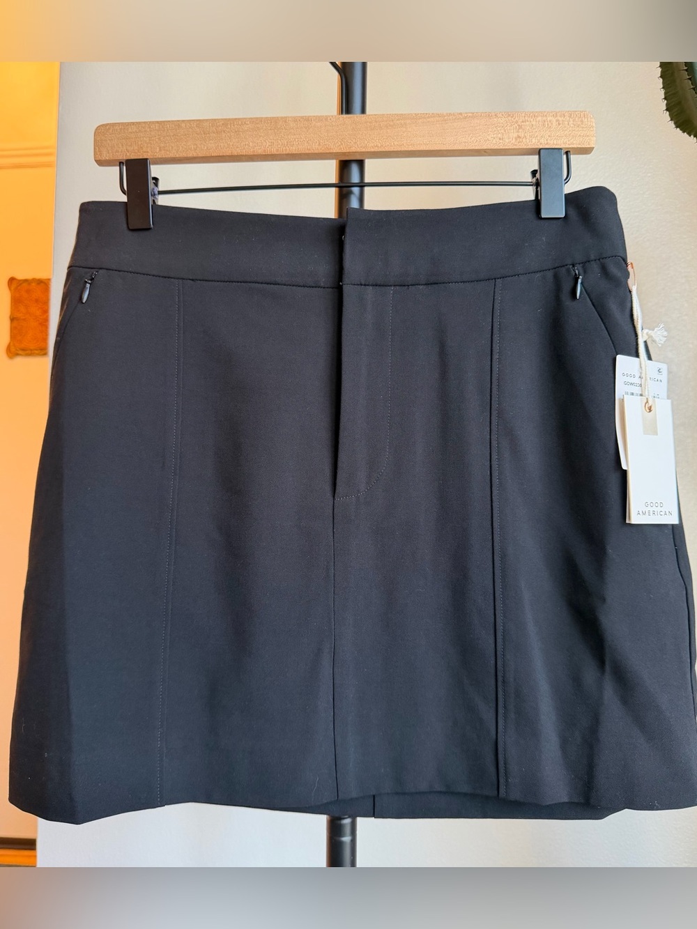 Good American Black Structured Mini Skirt